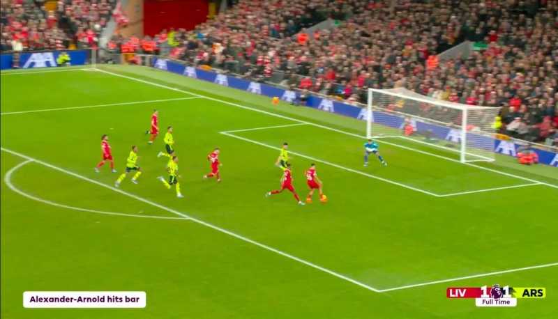     Liverpool vs Arsenal 1-1: Peluang emas Trent Alexander-Arnold untuk membawa The Reds meraih kemenangan gagal usai bola menerpa tiang gawang (premierleague.com)