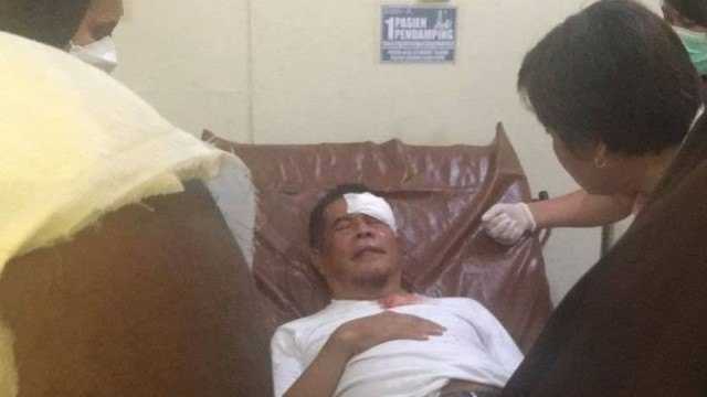     Pj Gubernur Papua, Ridwan Rumasukun pun menjadi korban terkena lembaran batu (ist)