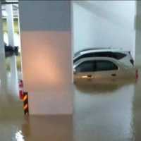 Viral Parkiran Basement Apartemen di Tangerang Banjir, Puluhan Mobil Mewah Terendam