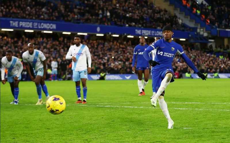     Chelsea vs Crystal Palace 1-2: gol Noni Madueke lewat tendangan penalti menjadi penentu kemenangan The Blues (premierleague.com)