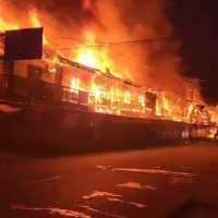 Jayapura Memanas, Massa Pengantar Jasad Lukas Enembe Bakar Ruko