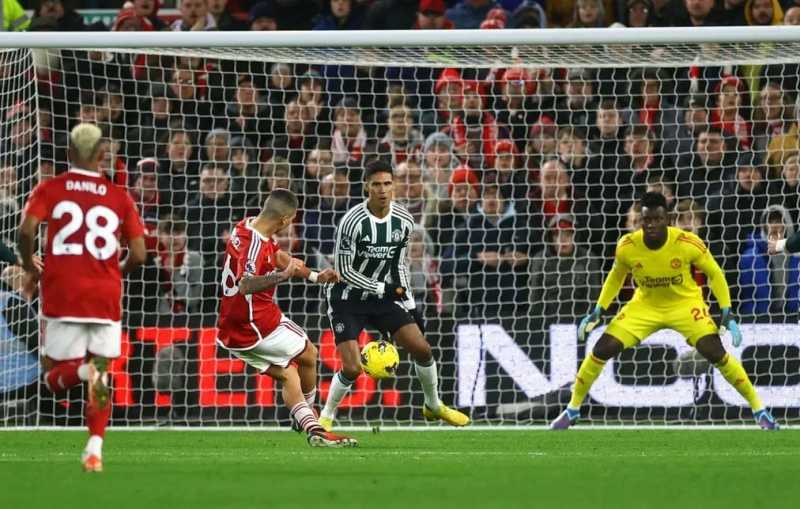    Nottingham Forest vs Manchester United 2-1, Nicolas Dominguez mencetak gol pertama ke gawang Setan Merah (Premierleague.com)