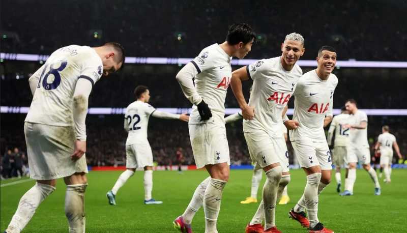     Tottenham Hotspur vs Bournemouth 3-1: Richarlison merayakan gol ketiga Spurs saat melawan Bournemouth (premierleague.com)
