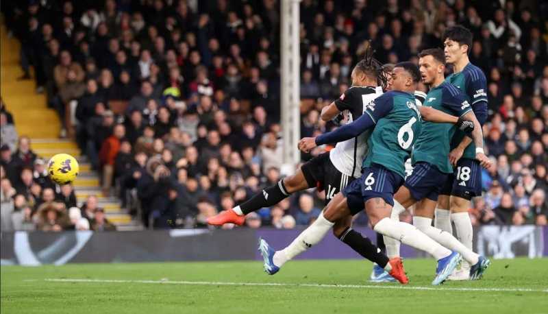     Fulham vs Arsenal 2-1: Gol Bobby De Cordova-Reid memaksa The Gunners mengalami kekalahan dan gagal merayakan Tahun baru di puncak klasemen (premierleague.com)