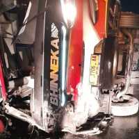 Kecelakaan Maut Bus di Tol Cikampek Saat Malam Tahun Baru: 6 Tewas, 17 Luka-luka