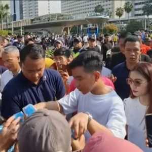 Bawaslu: Gibran Langgar Aturan Bagi-bagi Susu Gratis di CFD