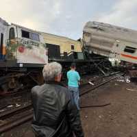 KA Bandung Raya vs KA Turangga Tabrakan Adu Banteng di Cicalengka