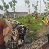 KA Gaya Baru Malam Selatan vs Toyota Agya di Prambanan Klaten, 2 Orang Tewas