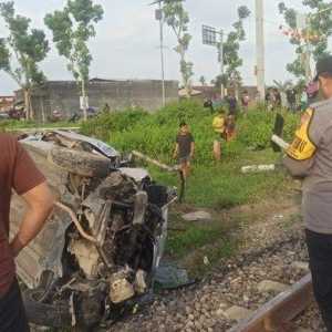 KA Gaya Baru Malam Selatan vs Toyota Agya di Prambanan Klaten, 2 Orang Tewas