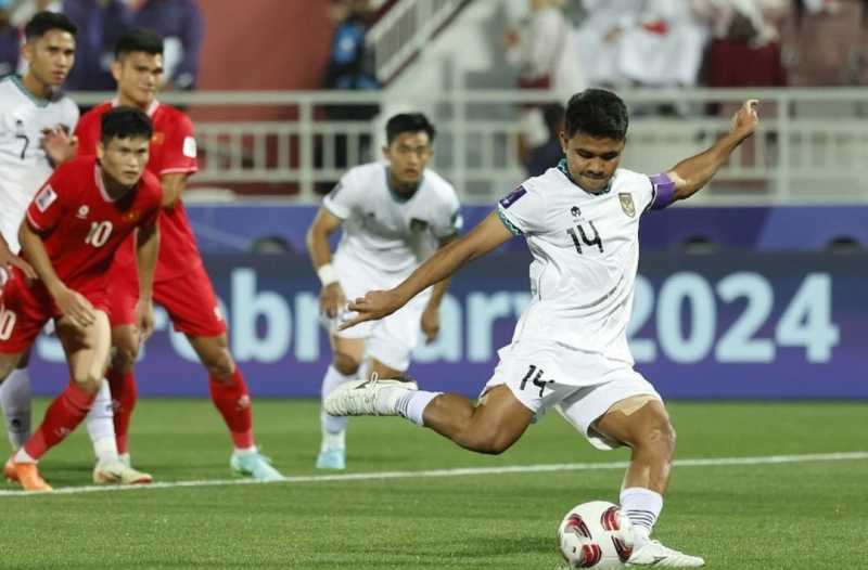     Gol penalti Asnawi Mangkualam membawa Timnas Indonesia meraih kemenangan penting atas Vietnam di penyisihan Grup D Piala Asia 2023