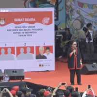 Megawati Sindir Capres-Cawapres Bagi-bagi Sembako: Duitnya dari Mana?