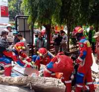 Tembok SPBU di Tebet Roboh, 3 Orang Tewas