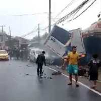 Kecelakaan Beruntun di Jalan Raya Puncak Hingga Truk Tabrak Toko, Ada Korban