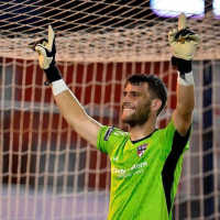 Calon Kiper Timnas Indonesia Maarten Paes Bikin Messi Frustasi, Rusak Debut Suarez