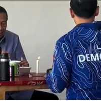 Viral Momen SBY di Warung Sederhana, Makannya Pop Mie