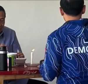 Viral Momen SBY di Warung Sederhana, Makannya Pop Mie