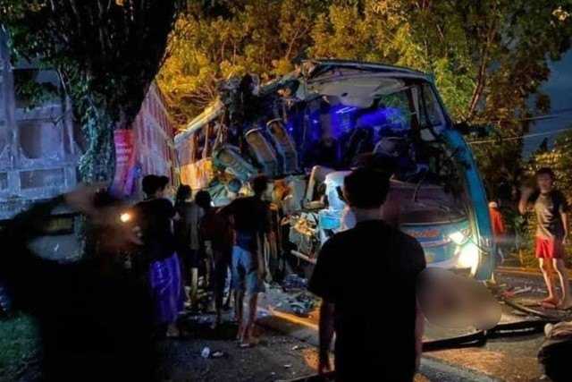 Kecelakaan Maut Bus Pariwisata Bawa Peziarah Wali Vs Truk Di Gresik, 5 ...