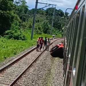 Kecelakaan Maut Mobil vs Kereta di Bogor, 2 Orang Tewas