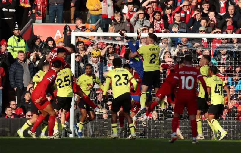     Liverpool vs Burnley 3-1, Diogo Jota mencetak gol pertama The Reds usai menerima umpan dari Trent Alexander-Arnold (premierleague.com)