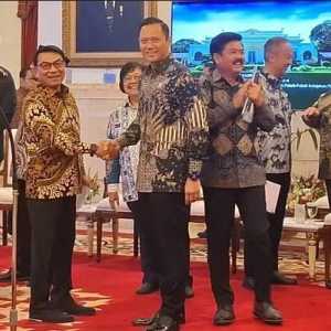Sempat Rebutan Partai Demokrat, AHY dan Moeldoko Akhirnya Jabat Tangan di Istana