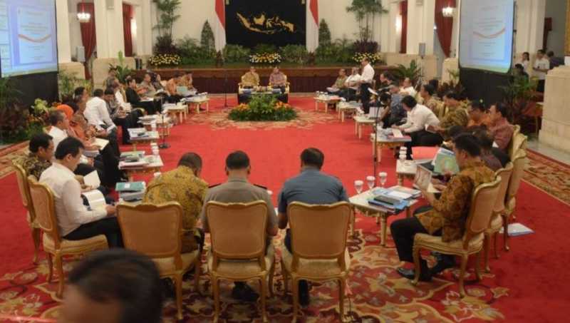 Jokowi Gelar Sidang Kabinet Bahas Program Makan Gratis Prabowo-Gibran ...