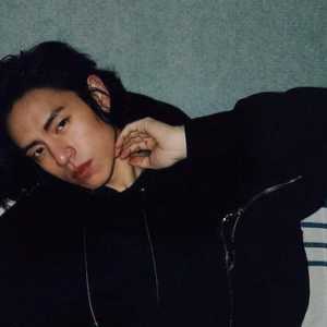 Artis KPop DPR Ian Akui Wajahnya Mirip Komedian Komeng