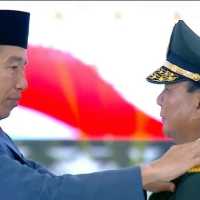 Sematkan Bintang 4, Jokowi: Selamat Jenderal Prabowo Subianto