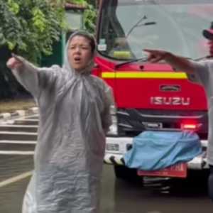 Viral Aksi Tina Toon Usir Banjir dari Kelapa Gading Hingga Senggol Pj Gubernur Heru