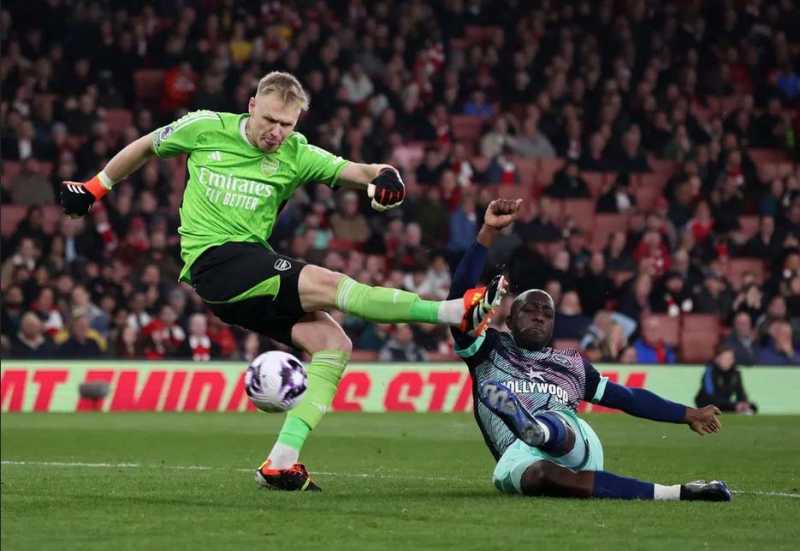     Arsenal vs Brentford 2-1: Yoane Wissa memanfaatkan blunder Aaron Ramsdale untuk menjebol gawang Meriam London (premierleague.com)