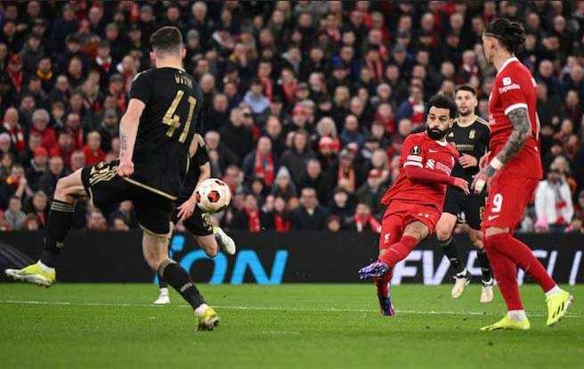     Liverpool vs Sparta Praha 6-1, Agregat 11-2: Mohamed Salah jadi bintang kemenangan The Reds dengan menyumbang 1 gol dan 3 asis (uefa.com)