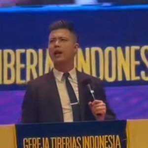 Viral Pendeta Ikutan Tren Nonis Berburu Takjil, Netizen: Kita Balas Saat Paskah