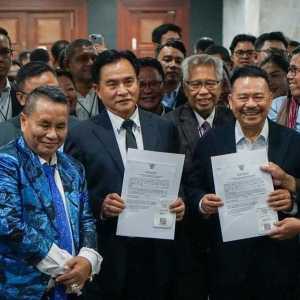 Deretan Pengacara yang Bela Prabowo-Gibran: Yusril, Hotman, Hingga OC Kaligis