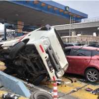 Kronologi dan Penampakan Kecelakaan Beruntun di Gerbang Tol Halim: Ada Xpander, Truk