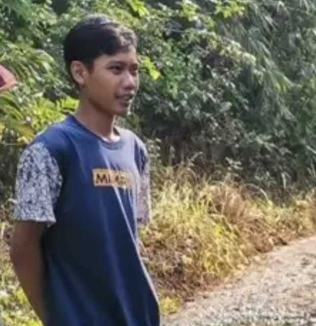     Warga Desa Cipendeuy, Surade, Sukabumi, Ripi Yanuar Fajar yang mengaku bertemu Harimau Jawa di hutan Sukabumi (BRIN)