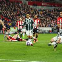 Hasil dan Klasemen Liga Inggris: ManUnited Batal Menang, Chelsea Apes, Hotspur Ciamik