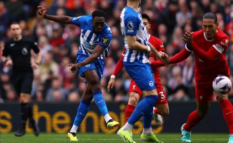     Liverpool vs Brighton and Hove Albion 2-1: Danny Welbeck membuat kejutan saat mencetak gol ke gawang Liverpool pada menit ke-2 (premierleague.com)