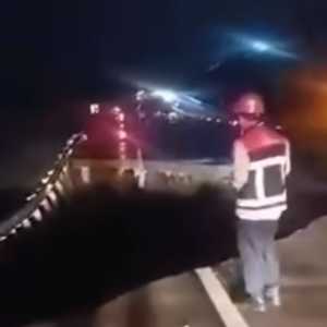 Tol Bocimi Amblas: 1 Mobil Terjun ke Jurang, 2 Orang Jadi Korban
