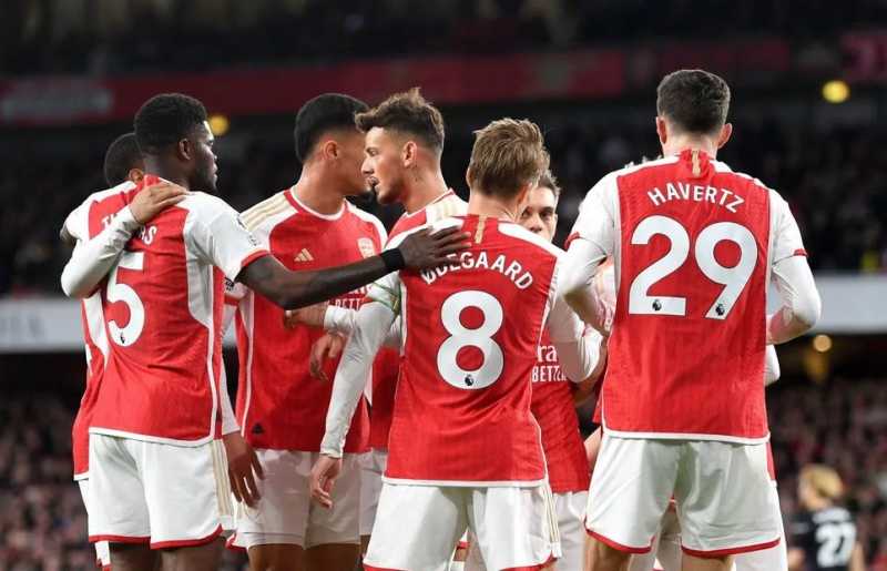     Arsenal vs Luton Town 2-0: Martin Odegaard mencetak satu gol kemenangan The Gunners dan membawa Arsenal ke puncak Liga Inggris menggeser Liverpool (premierleague.com)