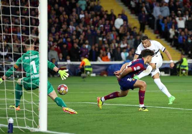     Barcelona vs Paris Saint-Germain 1-4: Kylian Mbappe mencetak brace dan mengantarkan PSG ke semifinal Liga Champions usai menang agregat 6-4 atas Barca (uefa.com)