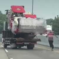 Viral Truk Jalan Sendiri di Tol Kalikangkung, Sopir Mengejar Hingga Terjatuh