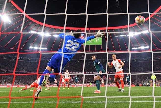     Bayern Munchen vs Arsenal 1-0: Gol tunggal Joshua Kimmich membawa Die Roten ke semifinal Liga Champions usai menang agregat 3-2 (uefa.com)