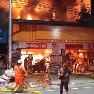 7 Orang Sekeluarga Tewas Terjebak di Kamar Ruko Terbakar di Mampang, 5 Lainnya Luka