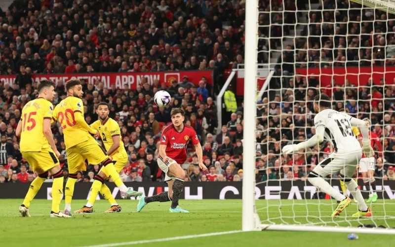     Manchester United vs Sheffield United 4-2: Harry Maguire menyumbang satu gol bagi Setan Merah (premierleague.com)