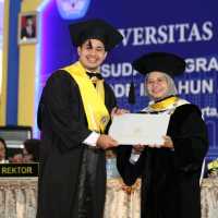 Kisah Aulia Ayub Lulus Dokter Spesialis UGM di Usia 27 tahun dengan IPK Sempurna 4,00