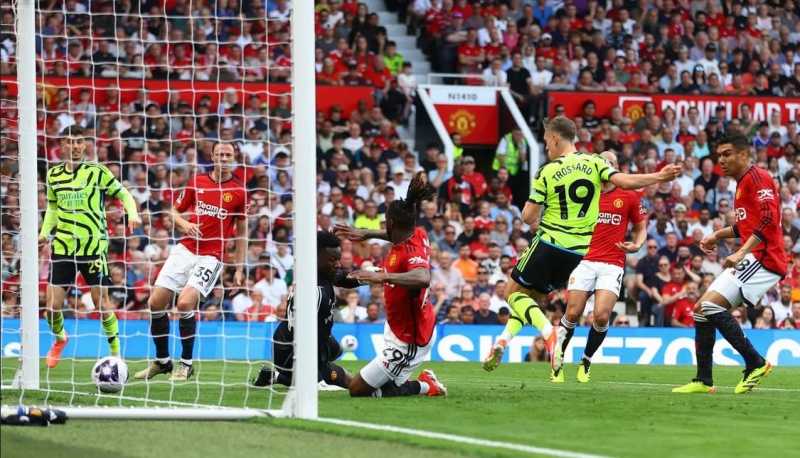     Manchester United vs Arsenal 0-1: gol tunggal Leandro Trossard terus membuat The Gunners berjuang meraih gelar Liga Inggris (premierleague.com)