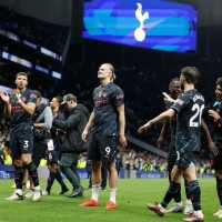 Hasil dan Klasemen Liga Inggris: Sikat Hotspur, Man City di Ambang Juara