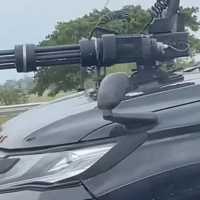 Viral Pajero Sport Pasang Lampu Strobo dan Aksesori Senapan Mesin di Kap Mobil