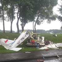 Polisi: Pesawat Jatuh di Lapangan Sunburst BSD Tangsel Saat Hujan Lebat