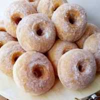 Resep Donat Kentang Tabur Gula Bubuk, Tetap Lembut Meski Sudah Dingin