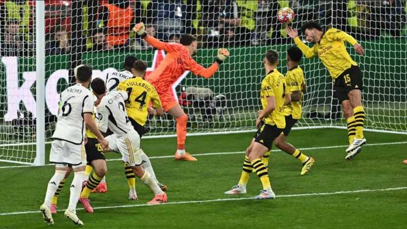     Borussia Dortmund vs Real Madrid 0-2: Dani Carvajal mencetak gol pertama Los Blancos di menit ke-74 usai menerima umpan dari sepak pojok Toni Kroos (UEFA.com)